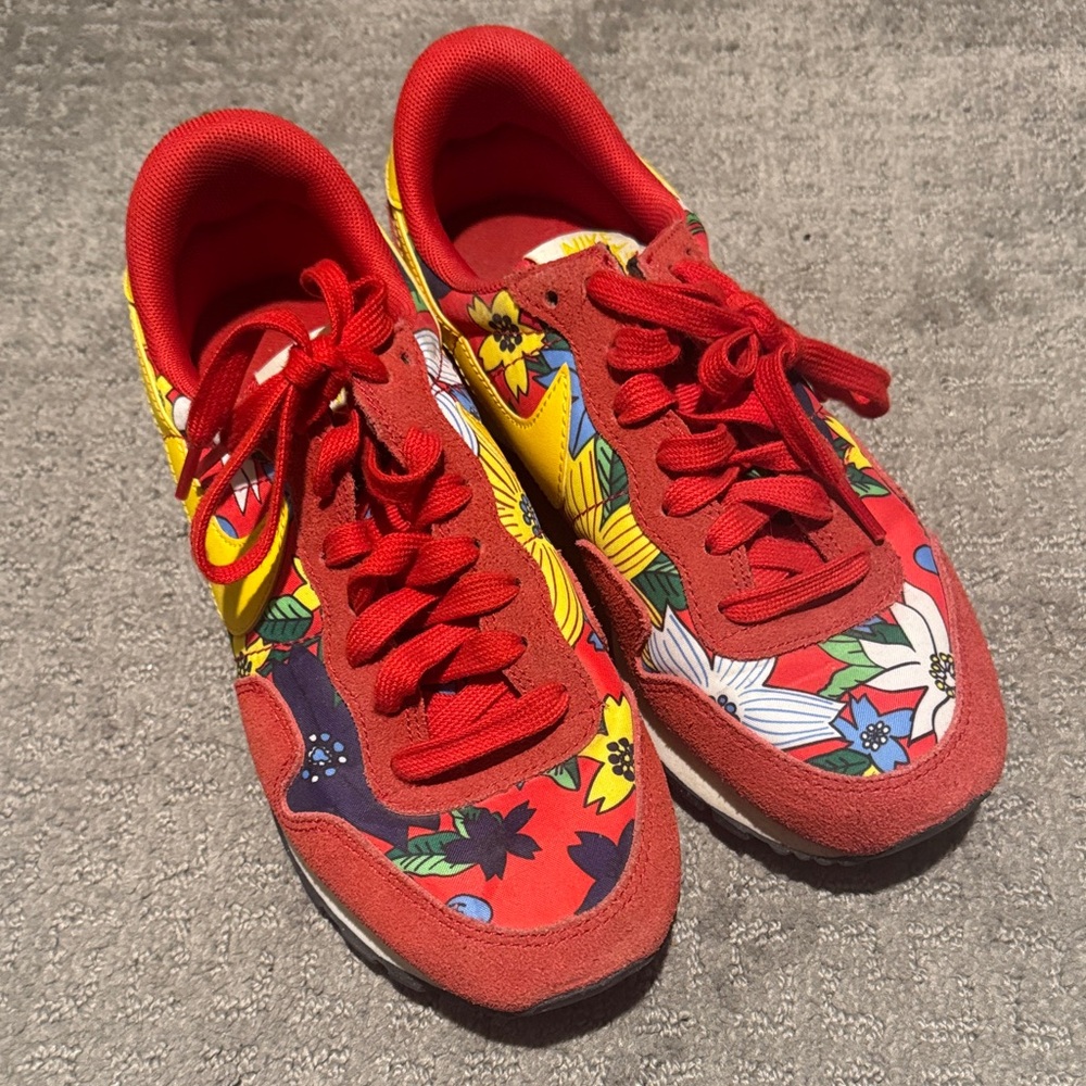 2015 Nike Red and Yellow Floral Athletic Shoes